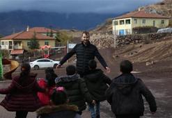 Ramazan öğretmen her gün 100 kilometre yolu öğrencileri için aşıyor