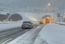Bolu Dağı Tüneli ulaşıma açıldı: Yoğun kar yağışı devam ediyor