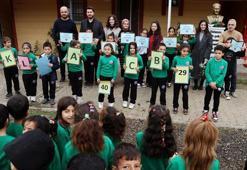 Adana'da fedakar köy okulu öğretmenlerine öğrencilerinden pastalı sürpriz