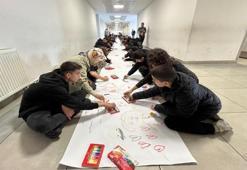 30 metre resim kağıdında sevgiyi çizdiler! 700 öğrenciden iç ısıtan Öğretmenler Günü kutlaması