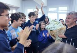 Düzce'de lise öğrencilerinin Öğretmenler Günü kutlaması unutulmaz anlar yaşattı