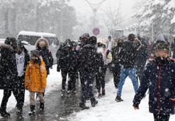 Kuvvetli kar yağışı sürüyor! İşte okulların tatil edildiği iller
