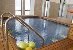 Gaziantep Şehir Hastanesi'nde otel konforunda hidroterapi tedavisi uygulanıyor