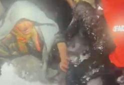 Antalya'da yayladan gelen yaşlı çift karda mahsur kaldı! AFAD kurtarmaya gittiğinde kadın tavuk ve kuzularına sarılmıştı