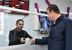 Piyasada sahte dolar endişesi sürüyor! Ekonomistlerden vatandaşlara kritik öneri: Bunu yapan sahte dolar riski ile karşılaşmaz