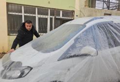 Bitlis'te Sibirya soğukları başladı araçlar brandalarla kaplandı