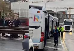 İstanbul'da korkunç kaza! Rögar kapağı metrobüsün camını kırdı! Yolcunun düştüğü anlar kamerada