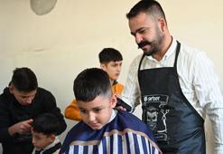 Köy köy gezip çocukları mutlu ediyorlar! Osmaniyeli berberlerden yürek ısıtan hareket