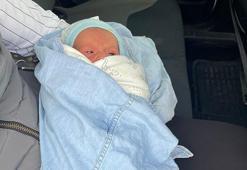 Mersin'de çöp konteynerinin yanında 1 aylık bebek bulundu
