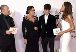 Perihan Savaş Altın Kelebek ödül törenine torunu ile katıldı