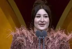 Yasemin Sakallıoğlu hem ödülünü aldı hem de kahkaha tufanı estirdi
