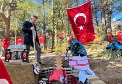 Feke'de şehidin kabrine öğrenciler duygu dolu notlar bıraktı