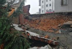 İstanbul'da sağanak yağış sonrası istinat duvarı çöktü