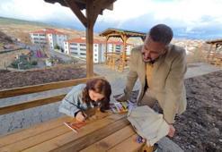 Parkta kamelyaya resim çizdi! Belediye Başkanı iş teklif etti