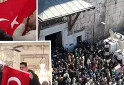 Suriye'de tarihi gün! Halk Emevi Camisi'nde cuma namazı kıldı