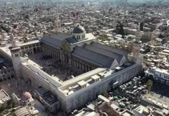 Suriye'de tarihi gün! Halk Emevi Camisi'nde cuma namazı kıldı