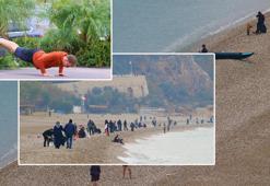 Antalyalıların deniz keyfi bitmedi!  Konyaaltı Sahili doldu taştı