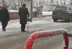 Termometreler eksi 26'yı gösterdi! Bir kent resmen buz tuttu