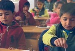 Öğrencileriyle birlikte orcik yaptı, sosyal medyada milyonlar izledi
