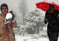 Meteoroloji 30 ili tehlikelere karşı uyardı: Kar yağışları ve sağanak yağışlar kuvvetli şekilde geliyor