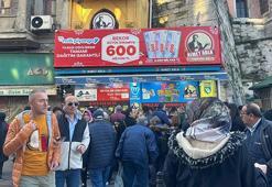 Yılbaşına sayılı günler kala piyango bayilerinde yoğunluk! 600 milyonluk rekor ikramiye için uzun kuyruklar oluştu