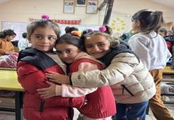 Ağrı'da köy okulu öğrencilerine sıcak bir dokunuş