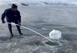 Eskimo usulü balık avı için Çıldır Gölü'ne ilk ağlar atıldı