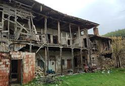 Denizli'de Tavasoğulları Konağı kurtarılmayı bekliyor