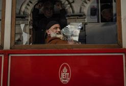 Kedi 'reis' sahibinin omzunda İstanbul'u keşfediyor