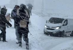 Kar yağışı başladı! Hayat resmen durdu, yollar kapandı, araçlar mahsur kaldı