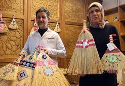 Unutulmaya yüz tutmuş mesleği yaşatıyorlar! Edirne'de kültürel miras taşıyıcıları aynalı süpürge geleneğini gelecek nesillere aktarmak istiyorlar