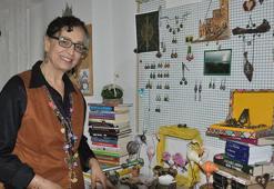 Emekli memur sanat eserine dönüştürüyor! Atık tramvay biletleri ve afişlerden yapıyor