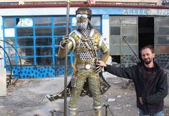 Sivas'ta demir doğrama ustası çocukluk hevesiyle şekil verdiği demirle şimdi sanat eseri yapıyor