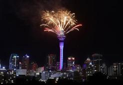 Dünya yeni yıla giriyor! İşte 2025'e giren ülkeler ve adalardan ilk görüntüler