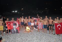 Antalya'da gelenek bozulmadı! 2025'in ilk dakikalarını denizde geçirdiler
