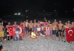 Antalya'da gelenek bozulmadı! 2025'e de denizde girdiler