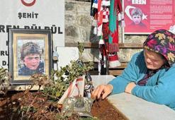 Şehit Eren Bülbül’ün yaş gününü 8 yıldır mezarı başında karşılıyor: “İnşallah terör biter, yeni Erenler ölmez”