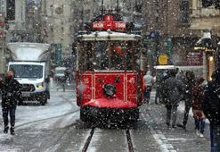 Ve beklenen kar yağışı başlıyor! Sadece saatler kaldı, İstanbul'a lapa lapa yağacak, resmen şehir buz kesecek