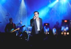 Ünlü şarkıcı Mert Demir Espressolab Roastery'nin yılbaşı partisinde sahne aldı