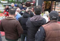 Hamsi fiyatları bollukla beraber düştü, Edirne'de vatandaşlar sıraya girdi