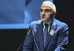 Bakan Ersoy, Ferdi Tayfur'un cenaze törenine katıldı: Çok önemli bir değerimizi uğurluyoruz