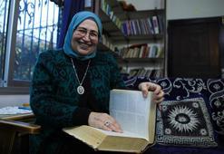 Türk asıllı Ayşe Kıyılı, yıllar önce aldığı ay yıldızlı yüzüğü Esed devrildikten sonra takmaya başladı