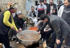 Ferdi Tayfur'un Adana'da çocukluğunun geçtiği mahallede helva dağıtıldı