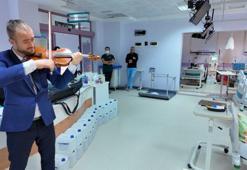 Tunceli'de diyaliz hastaları keman dinletisiyle stresleri azalıyor