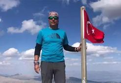 Yıpranan Türk bayrağını değiştirmek için dağcının cansız bedenine ulaşıldı