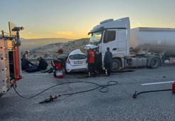 Otomobil ile yakıt tanker çarpıştı: 3 ölü, 4 yaralı var