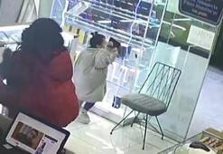 Kocaeli İzmit'te telefoncuya giren hızsız aile telefonları böyle çaldı! Küçük çocuklarına da öğretmişler