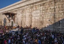 Şam Emevi Camisi'nde izdiham yaşandı 3 kişi hayatını kaybetti