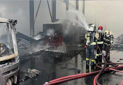 Dilovası'nda bir fabrikada çıkan yangın 4 saatlik çalışmanın ardından söndürüldü