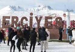 Erciyes Kayak Merkezi'nde hafta sonu yoğunluğu